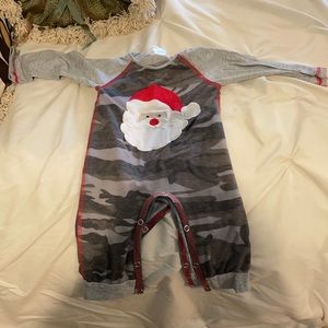 Christmas/Santa long all. EUC. 3-6 months.